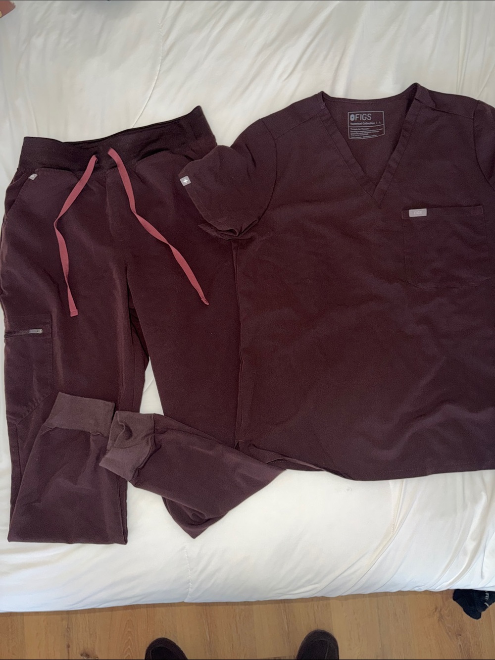 Figs Women's Espresso Scrub Top L & Jogger Pants M with Pink Drawstring